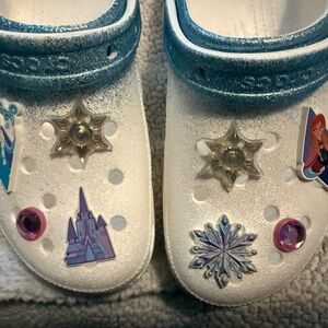 CROCS Women White and Blue Frozen Clogs